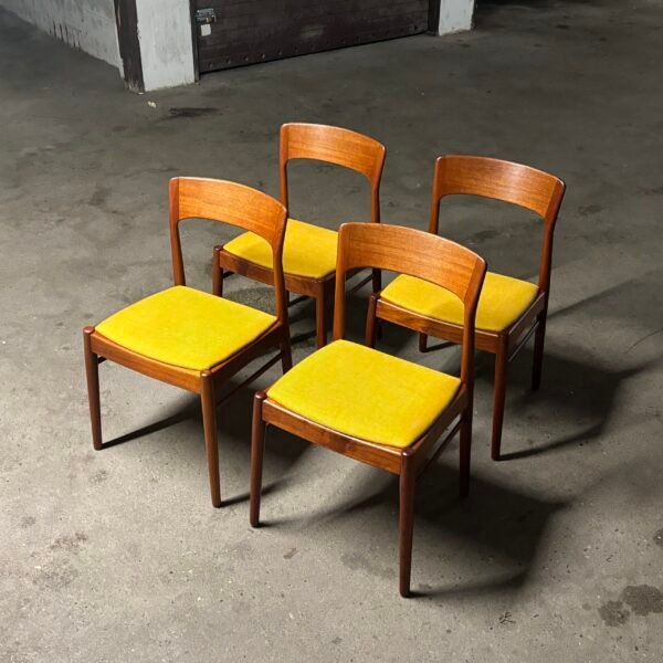 Henning Kjaernulf model 26 Dining chairs