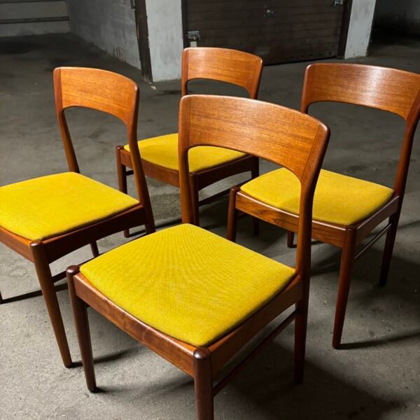 Henning Kjaernulf model 26 Dining chairs - Image 2