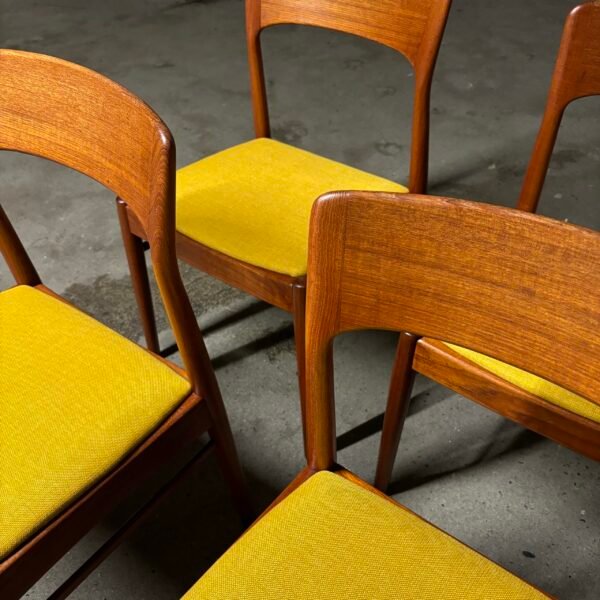 Henning Kjaernulf model 26 Dining chairs - Image 3