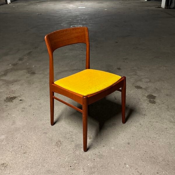 Henning Kjaernulf model 26 Dining chairs - Image 4