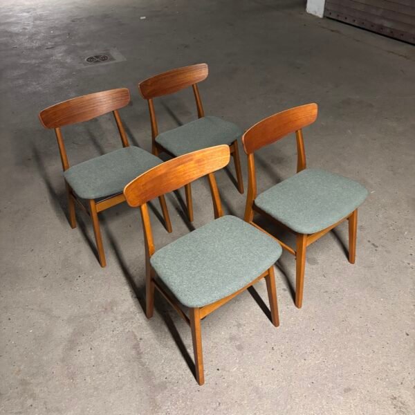 4x Mosbøl by Findahl Dining chairs