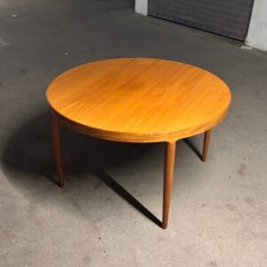 Teak round expandable dinging table