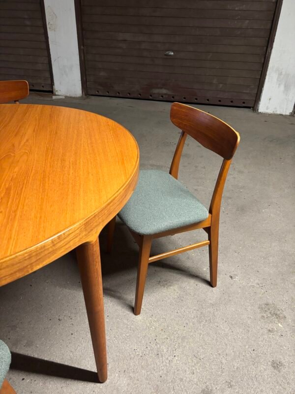 Teak round expandable dinging table - Image 5