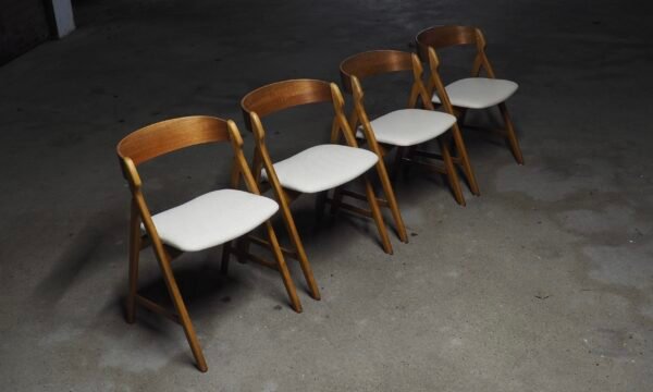 Henning Kjaernulf model 71 Dining chairs - Image 5