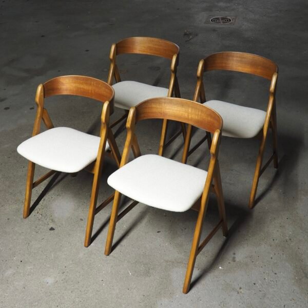 Henning Kjaernulf model 71 Dining chairs