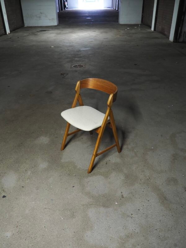 Henning Kjaernulf model 71 Dining chairs - Image 7