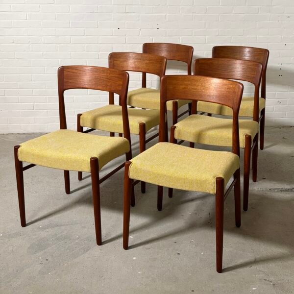 6x Teak diningchairs by Henning Kjærnulf model 26