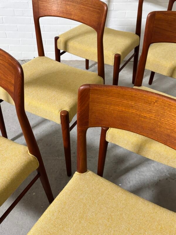 6x Teak diningchairs by Henning Kjærnulf model 26 - Image 2