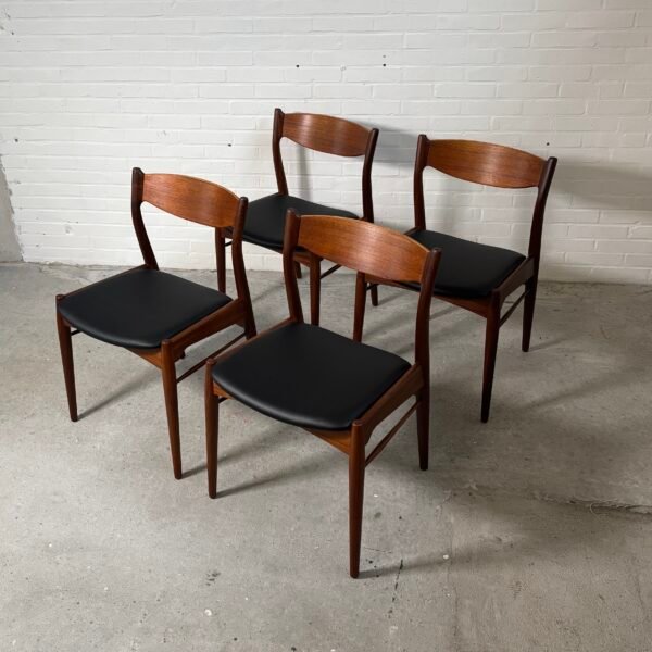 dining chairs designed by Arne Wahl Iversen for Ærthøj Jensen & Mølholm, Herning — Model No. 26