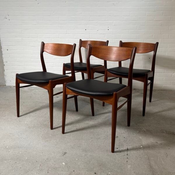 dining chairs designed by Arne Wahl Iversen for Ærthøj Jensen & Mølholm, Herning — Model No. 26