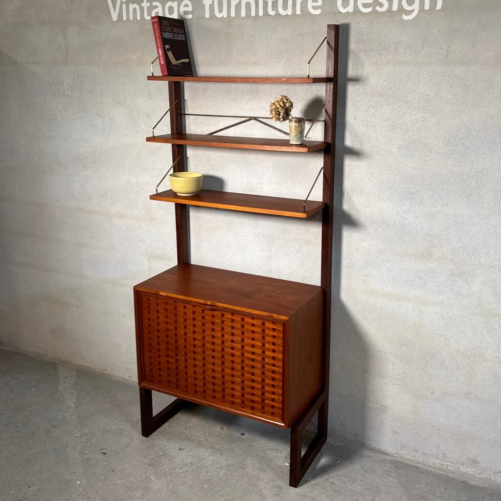 Poul Cadovius Standing modulair wall shelf single column