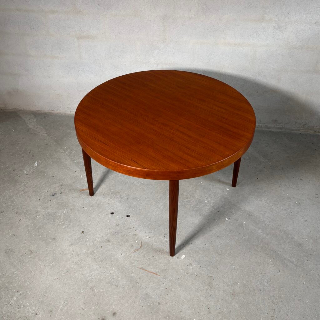 Villy Schou Andersen Model 56 extendable teak dining table, Denmark, 1960s