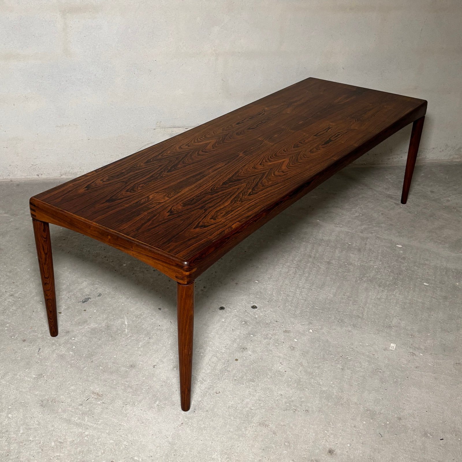 H.W. Klein rosewood coffee table for Bramin with curved edges and tapered legs, Danish design