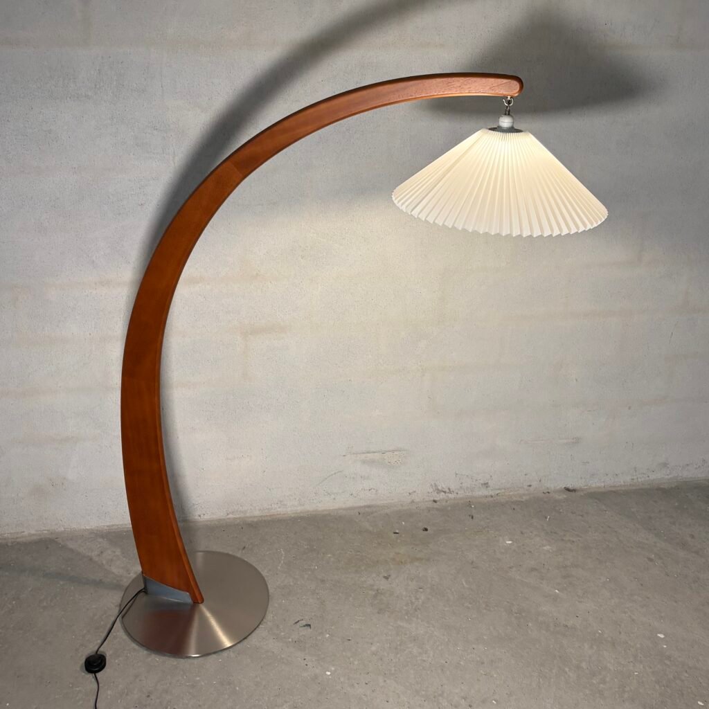 Natuzzi “Luna” floor lamp with arched wooden arm and paper shade, Italy, early 1990s