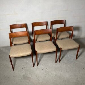 Set of six Niels O. Møller Model 77 dining chairs in teak with sculpted backrests, Denmark