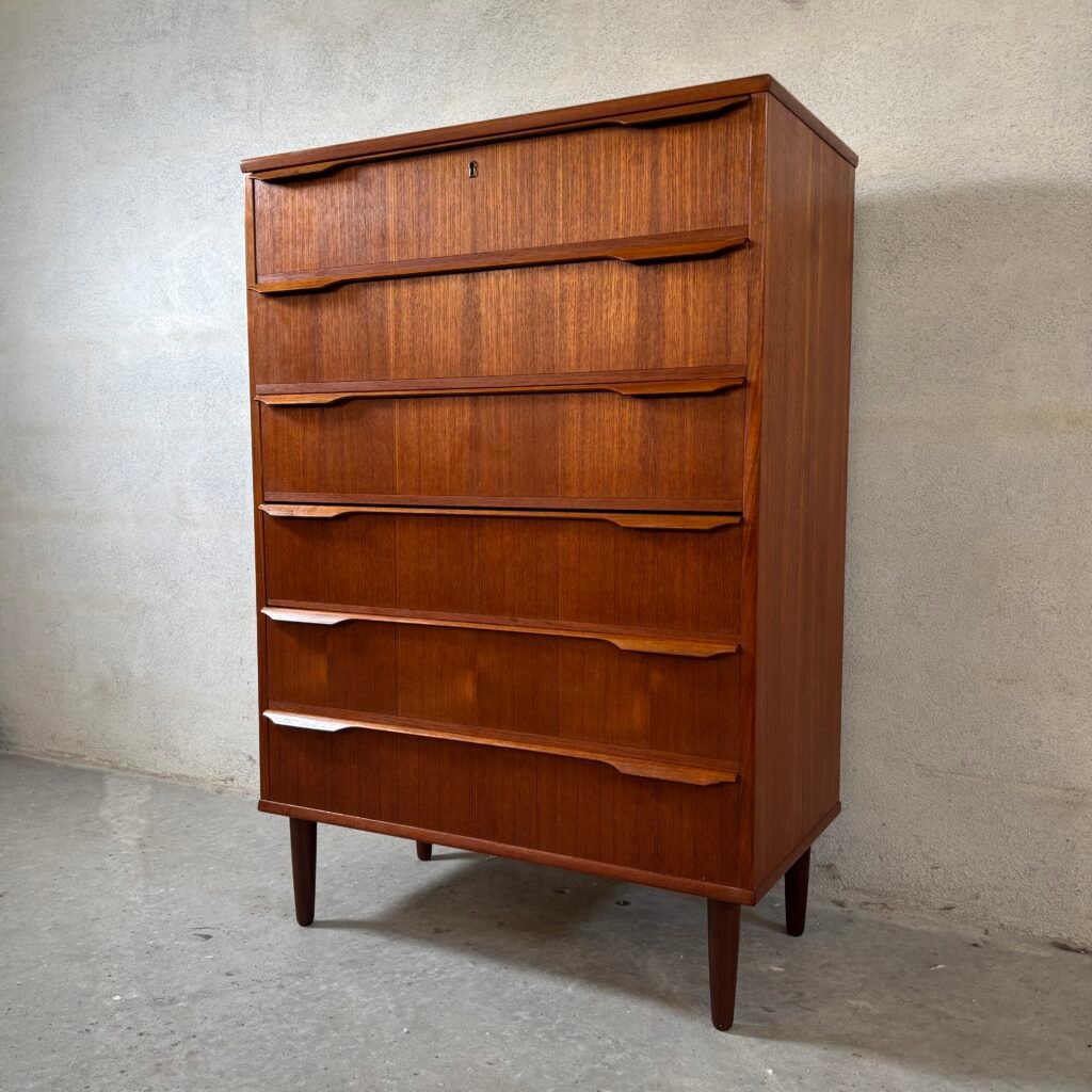 Danish teak dresser with six drawers, sculpted handles and tapered legs, mid-century design, 1960s
