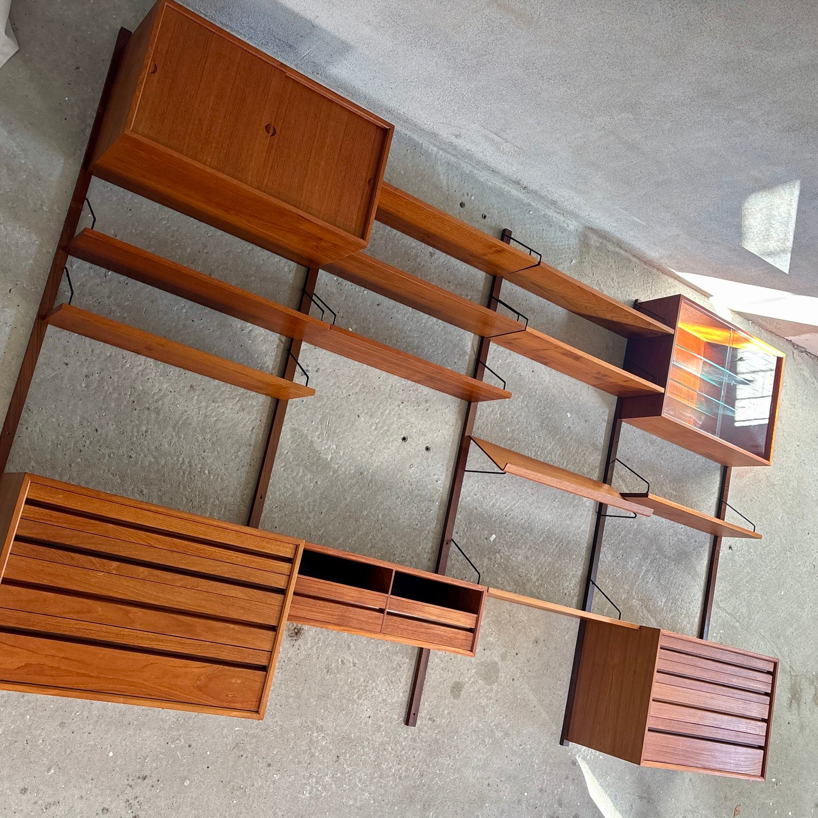 Poul Cadovius Modular Teak Wall System — 4 Columns - Image 7