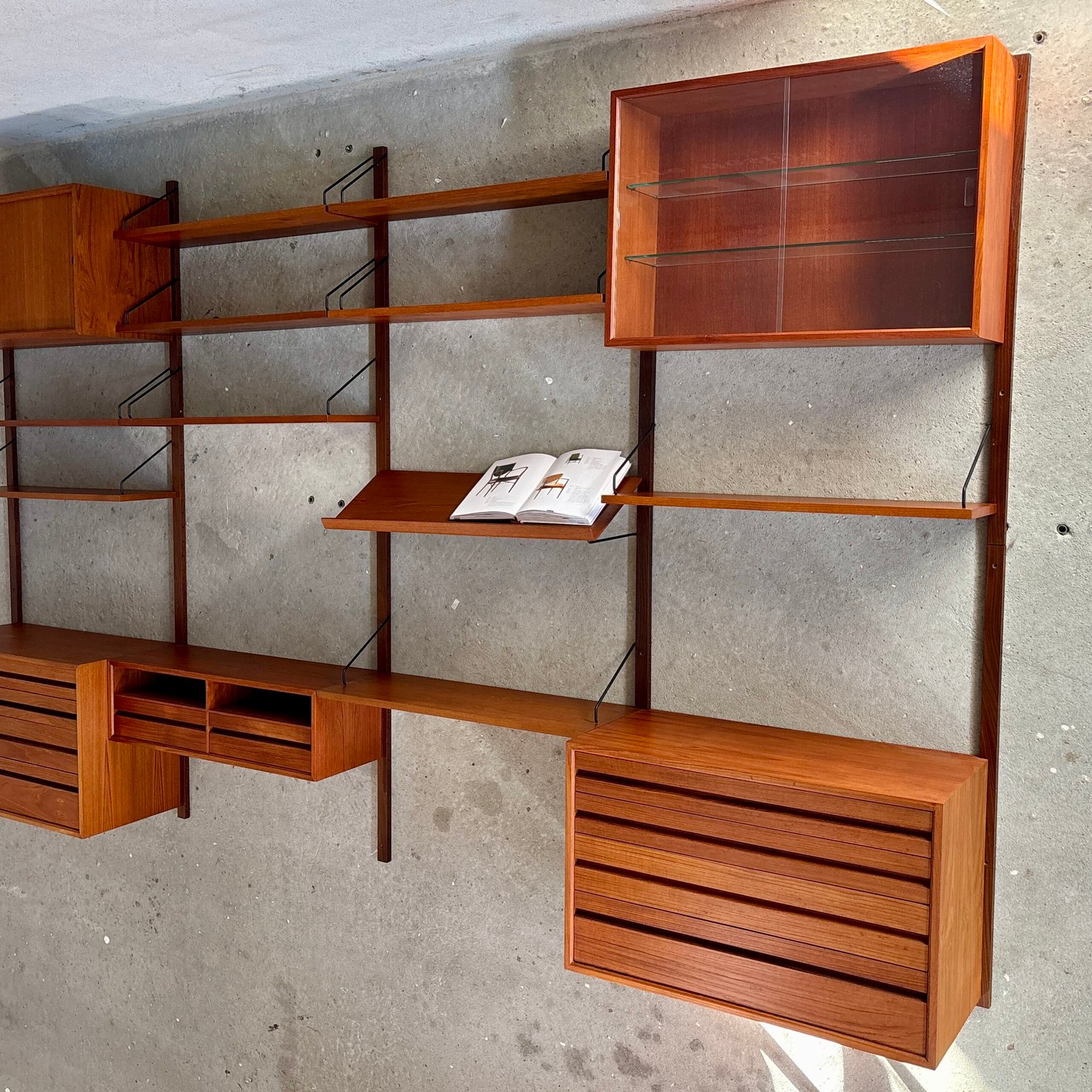 Poul Cadovius Modular Teak Wall System — 4 Columns - Image 2
