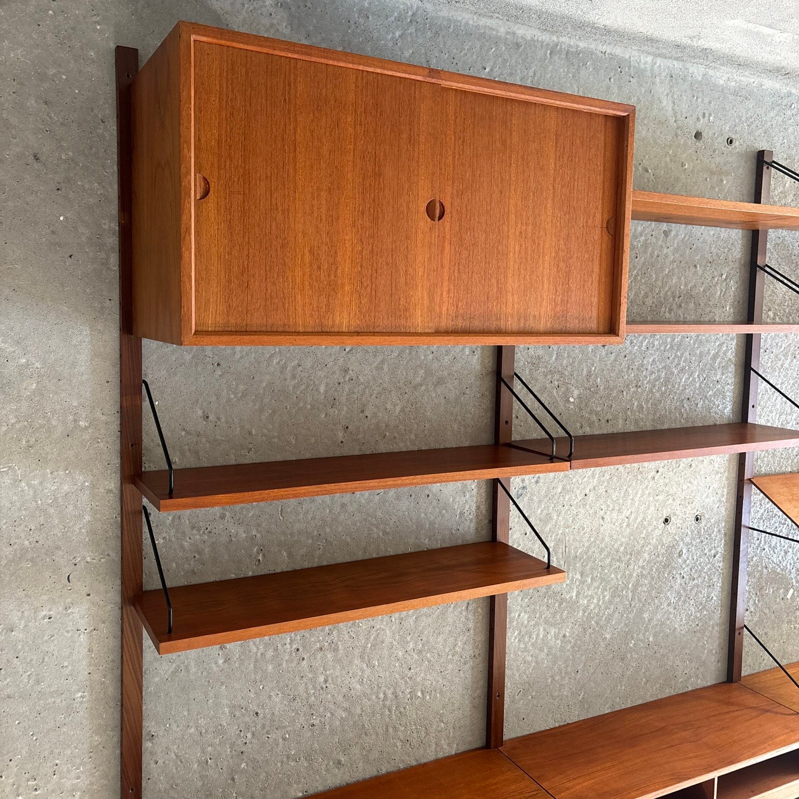 Poul Cadovius Modular Teak Wall System — 4 Columns - Image 8