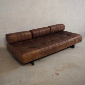 De Sede DS-80 daybed in dark brown leather with patina, Swiss design, 1970s