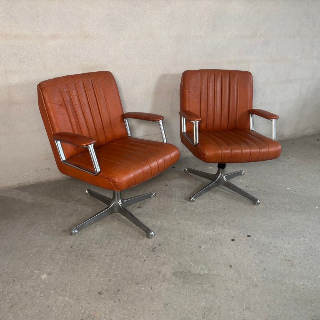 Pair of Osvaldo Borsani Lounge Chairs for Tecno, Italy, 1970s