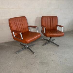 Pair of Osvaldo Borsani Lounge Chairs for Tecno, Italy, 1970s