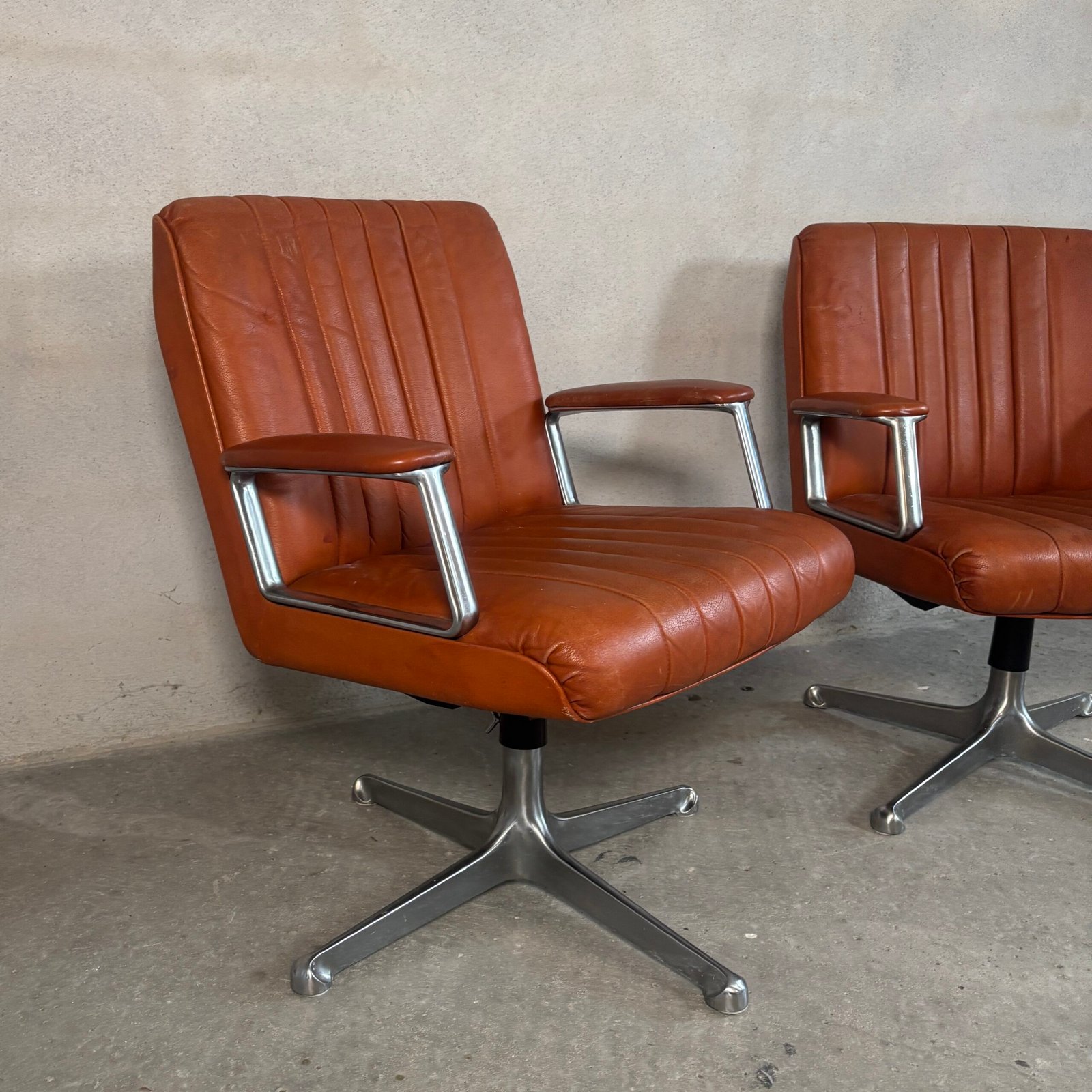 Pair of Osvaldo Borsani Lounge Chairs for Tecno, Italy, 1970s - Image 3