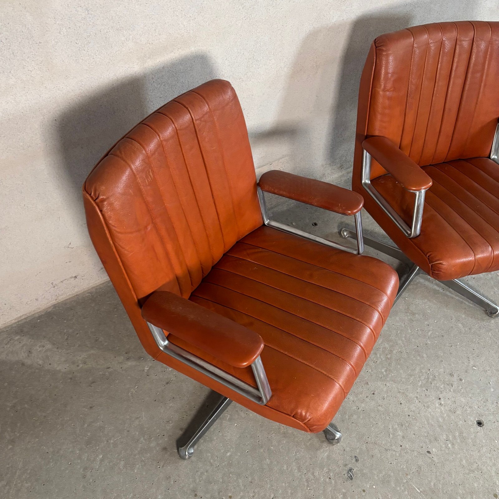 Pair of Osvaldo Borsani Lounge Chairs for Tecno, Italy, 1970s - Image 4